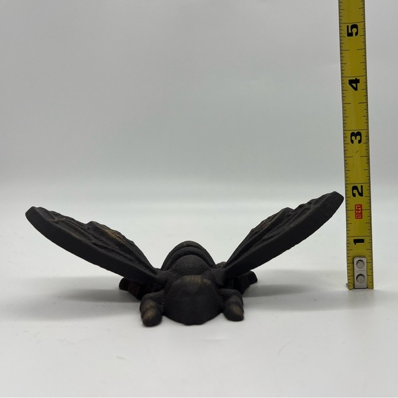 Cast Iron Honey Bumble Bee Insect Figurine Paperweight Decor - Picture 6 of 7